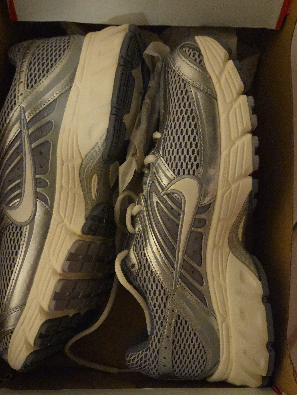 Men's Nike AIR Max MOTO Silver Athletic Running Shoes - Lightweight Comfort 8.5